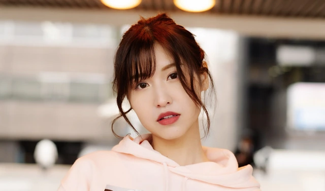 Tìm hiểu về Idol quốc dân Sakura Momo là ai